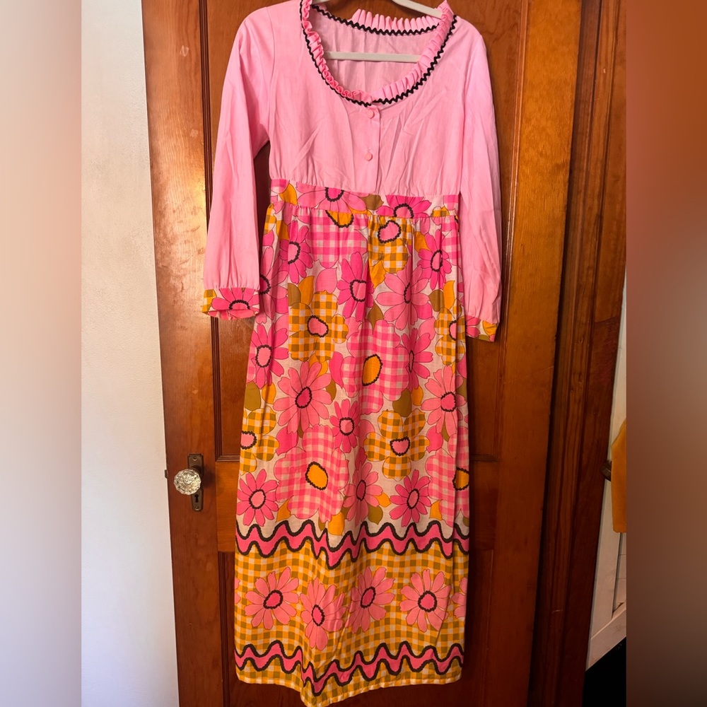 Beautiful condition 1960’s vintage floor length dress
